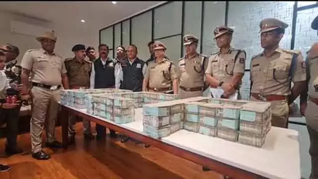 बैंगलोर बैंक डकैती: पुलिस ने गैंग को ट्रेनिंग दी और प्लान बनाया बैंगलोर बैंक डकैती: पुलिस ने गैंग को ट्रेनिंग दी और प्लान बनाया