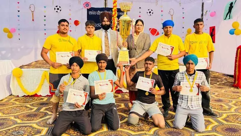 Amritsar: दशमेश परिवार स्कूल स्पोर्ट्स मीट खत्म हुई Amritsar: दशमेश परिवार स्कूल स्पोर्ट्स मीट खत्म हुई