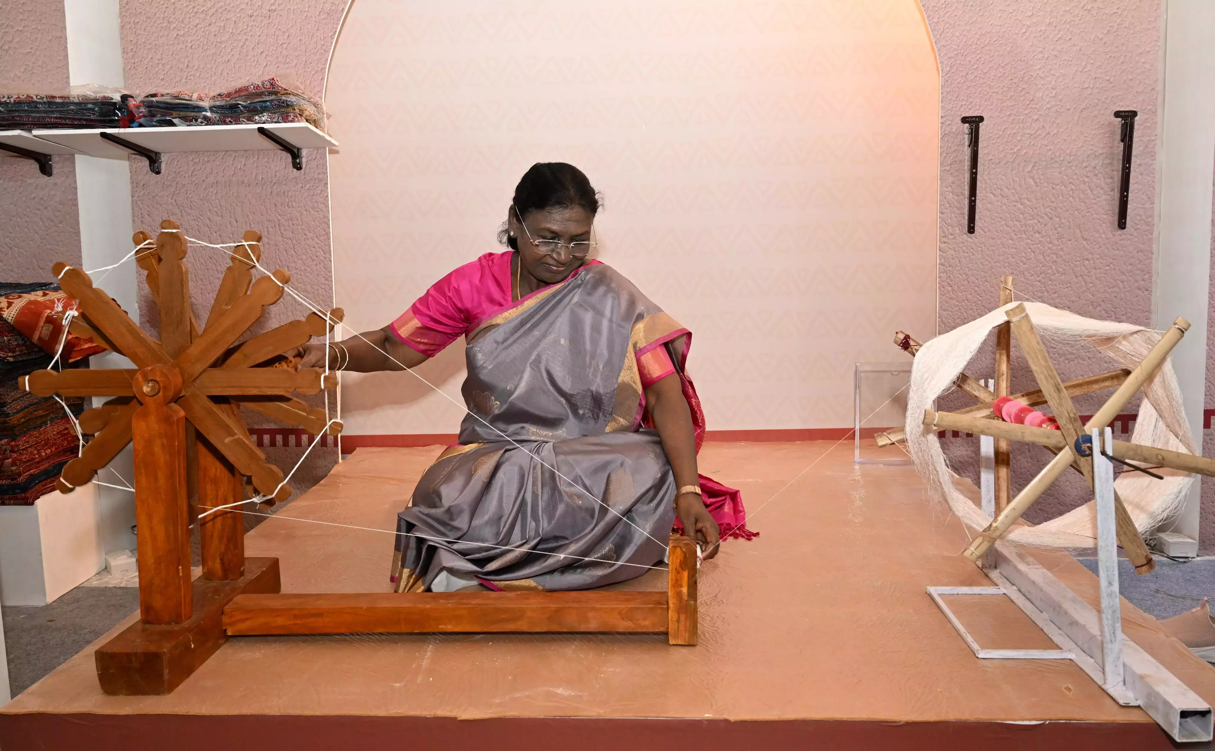 Telangana : कला सुगंध और तालियों से भरा कला महोत्सव का पहला दिन Telangana : कला सुगंध और तालियों से भरा कला महोत्सव का पहला दिन