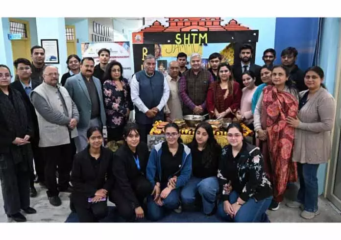JU ने डोगरी परंपराओं को प्रदर्शित करने के लिए हेरिटेज पाककला कार्यशाला का आयोजन किया JU ने डोगरी परंपराओं को प्रदर्शित करने के लिए हेरिटेज पाककला कार्यशाला का आयोजन किया