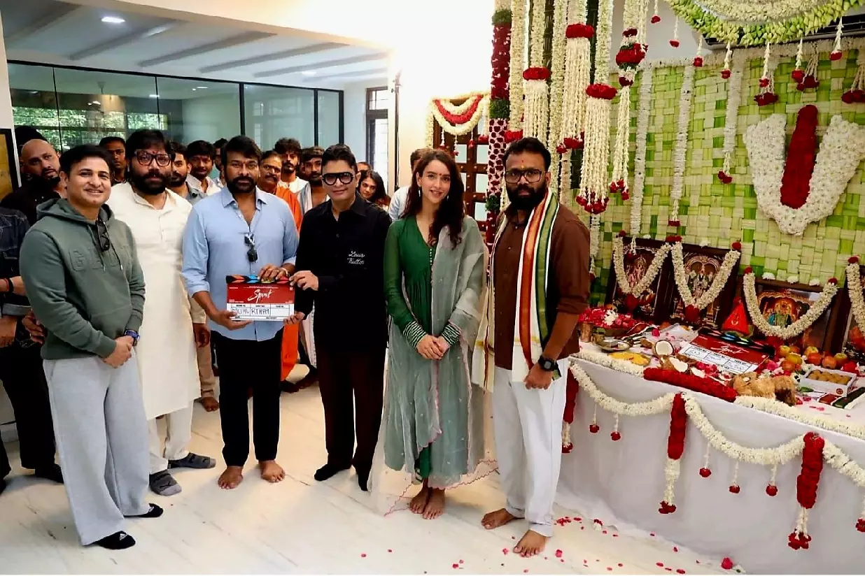 Prabhas -Triptii Dimri ने पूजा के बाद शुरू की ‘स्पिरिट’ फिल्म की शूटिंग Prabhas -Triptii Dimri ने पूजा के बाद शुरू की ‘स्पिरिट’ फिल्म की शूटिंग