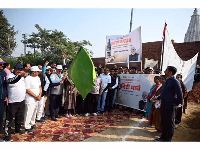 Ramgarh में जिला स्तरीय सरदार @150 पदयात्रा के हाथ से झंडे लहराए गए Ramgarh में जिला स्तरीय सरदार @150 पदयात्रा के हाथ से झंडे लहराए गए