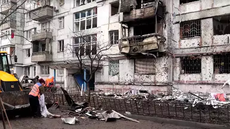 Russian Drone हमले में नीपर में 14 लोग घायल, जिनेवा ने अमेरिकी शांति योजना को आगे बढ़ाया Russian Drone हमले में नीपर में 14 लोग घायल, जिनेवा ने अमेरिकी शांति योजना को आगे बढ़ाया