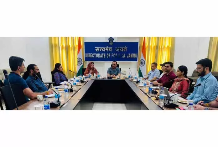 कमिशन सेक्रेटरी FCS&CA ने डिपार्टमेंट के कामकाज की समीक्षा की कमिशन सेक्रेटरी FCS&CA ने डिपार्टमेंट के कामकाज की समीक्षा की