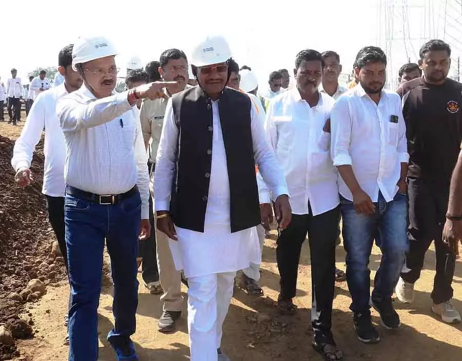 स्थानीय लोगों को रोज़गार में प्राथमिकता दें: MLA Prabhu Chavan स्थानीय लोगों को रोज़गार में प्राथमिकता दें: MLA Prabhu Chavan