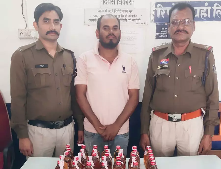 खरोरा पुलिस ने शराब कोचिया को दबोचा खरोरा पुलिस ने शराब कोचिया को दबोचा