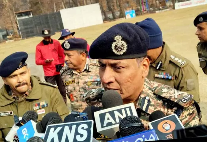 श्रीनगर में सुरक्षा के कड़े इंतज़ाम: CRPF के IG श्रीनगर में सुरक्षा के कड़े इंतज़ाम: CRPF के IG