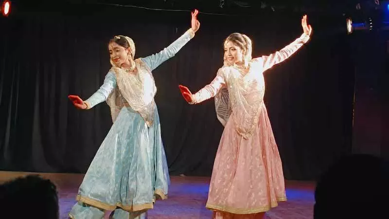 Amritsar: अमृत उत्सव भारत की सांस्कृतिक झलक पेश करता है Amritsar: अमृत उत्सव भारत की सांस्कृतिक झलक पेश करता है