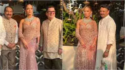 Jennifer Lopez ने नेत्रा मंटेना की शादी में किया देसी लुक में परफॉर्म Jennifer Lopez ने नेत्रा मंटेना की शादी में किया देसी लुक में परफॉर्म
