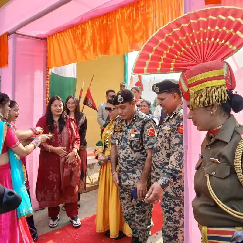 BSF की 117वीं बटालियन ने अजनाला में सांस्कृतिक कार्यक्रम के साथ हीरक जयंती मनाई BSF की 117वीं बटालियन ने अजनाला में सांस्कृतिक कार्यक्रम के साथ हीरक जयंती मनाई