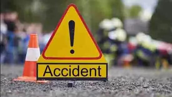 Assam में ट्यूशन जा रहे तीन स्टूडेंट्स को तेज रफ्तार कार ने टक्कर मारी Assam में ट्यूशन जा रहे तीन स्टूडेंट्स को तेज रफ्तार कार ने टक्कर मारी