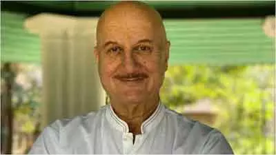Anupam Kher ने कॉफी शॉप में चिल्लाकर मांगा सही पेमेंट Anupam Kher ने कॉफी शॉप में चिल्लाकर मांगा सही पेमेंट