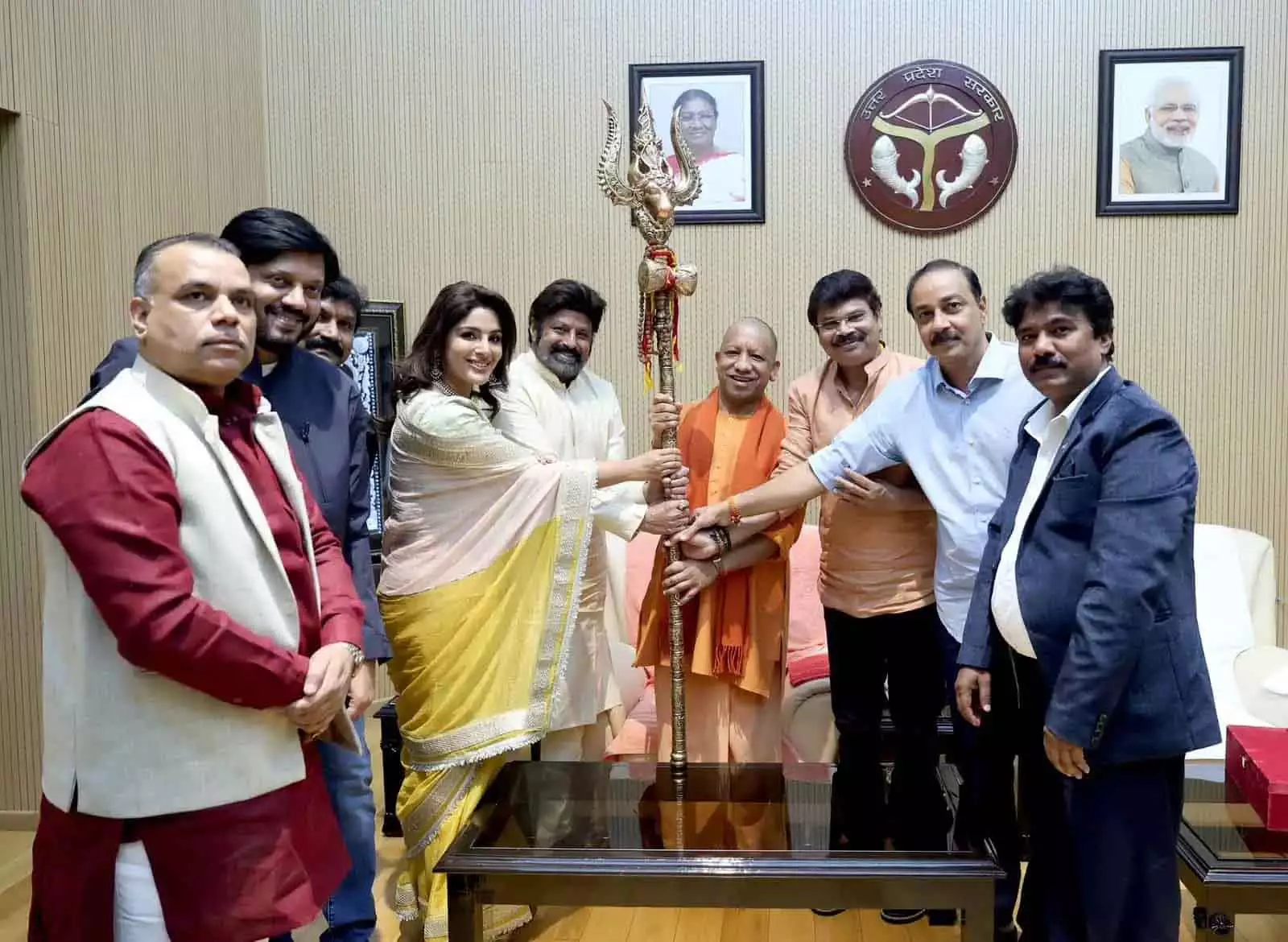NBK और बोयापति ने CM योगी से की मुलाकात, दिखाया अखंड 2 का फुटेज NBK और बोयापति ने CM योगी से की मुलाकात, दिखाया अखंड 2 का फुटेज