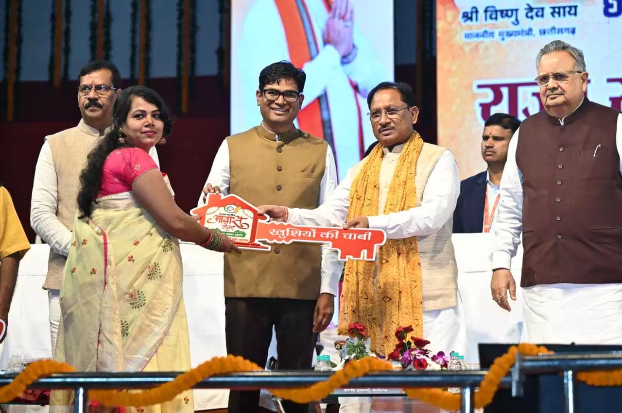 CM साय ने हाउसिंग बोर्ड की 2060 करोड़ की लागत वाली आवासीय परियोजनाओं का किया शुभारंभ CM साय ने हाउसिंग बोर्ड की 2060 करोड़ की लागत वाली आवासीय परियोजनाओं का किया शुभारंभ
