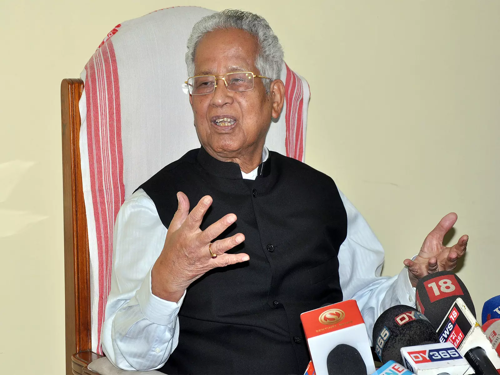 असम कांग्रेस ने Rajiv Bhavan में पूर्व मुख्यमंत्री तरुण गोगोई को दी श्रद्धांजलि असम कांग्रेस ने Rajiv Bhavan में पूर्व मुख्यमंत्री तरुण गोगोई को दी श्रद्धांजलि