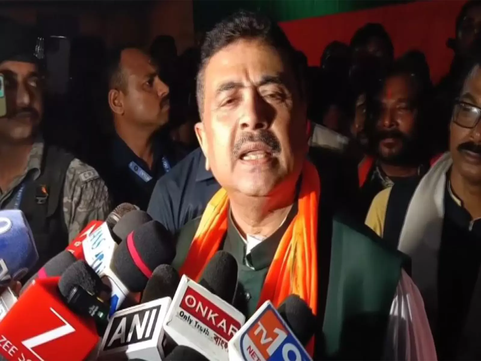 सुवेंदु अधिकारी ने हुमायूं कबीर की आलोचना की सुवेंदु अधिकारी ने हुमायूं कबीर की आलोचना की