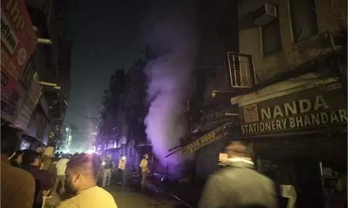 Ludhiana: तीन मंजिला इमारत में लगी आग , सामान राख Ludhiana: तीन मंजिला इमारत में लगी आग , सामान राख