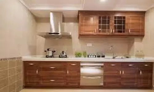 Vastu Tips for Kitchen: किचन में इन छोटे बदलावों से अपने घर में शांति और समृद्धि लाएं