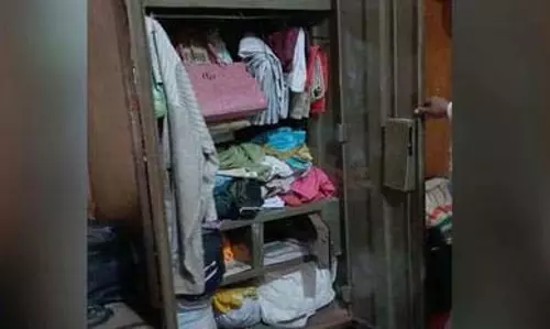 Saharanpur: परिवार शादी समारोह में व्यस्त, घर से 10 लाख के जेवरात ले गया चोर Saharanpur: परिवार शादी समारोह में व्यस्त, घर से 10 लाख के जेवरात ले गया चोर