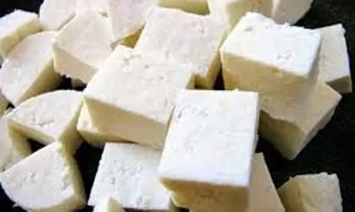 Deoria: नकली पनीर फैक्ट्री का भंडाफोड़ Deoria: नकली पनीर फैक्ट्री का भंडाफोड़