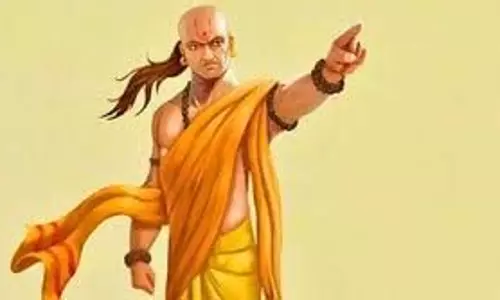 Chanakya Niti: चाणक्य की इन 4 बातों को कभी न करें नजरअंदाज Chanakya Niti: चाणक्य की इन 4 बातों को कभी न करें नजरअंदाज