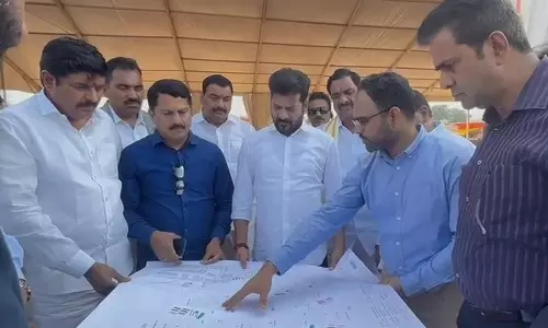 CM रेवंत रेड्डी ने तेलंगाना राइजिंग समिट के इंतज़ामों का रिव्यू किया CM रेवंत रेड्डी ने तेलंगाना राइजिंग समिट के इंतज़ामों का रिव्यू किया