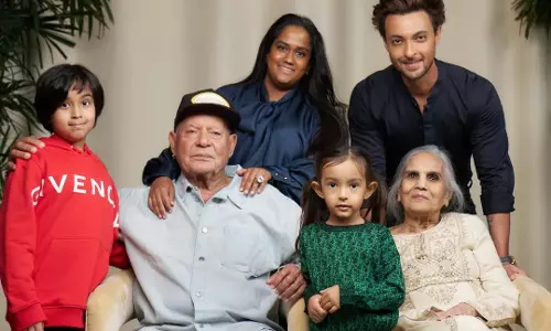 Arpita Khan ने पिता सलीम खान के 90वें जन्मदिन पर लिखा भावनात्मक नोट Arpita Khan ने पिता सलीम खान के 90वें जन्मदिन पर लिखा भावनात्मक नोट