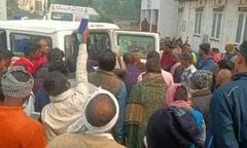 Bihar: एसिड बोतल फटने से 4 मजदूर झुलसे Bihar: एसिड बोतल फटने से 4 मजदूर झुलसे
