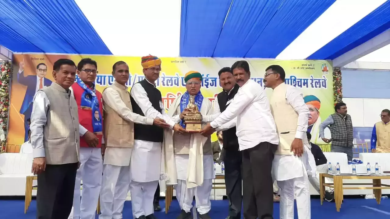Bikaner: केंद्रीय मंत्री मेघवाल ने रेलवे की उपलब्धियों को बताया अहम Bikaner: केंद्रीय मंत्री मेघवाल ने रेलवे की उपलब्धियों को बताया अहम