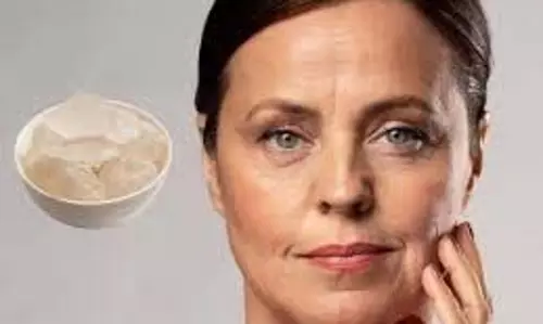 Beauty Tips: झुर्रियों से पाएं छुटकारा, चेहरे पर लगायें हल्दी और फिटकरी से बना यह पेस्ट