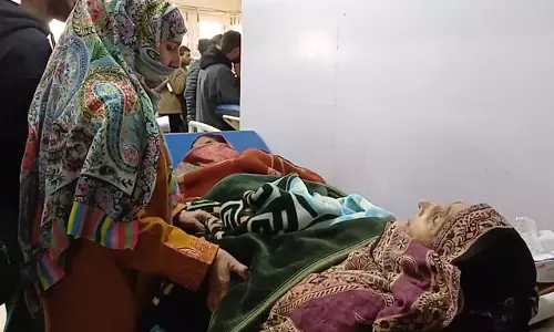 Jammu-Kashmir: एक ही परिवार के 12 सदस्य बीमार,अफरा-तफरी