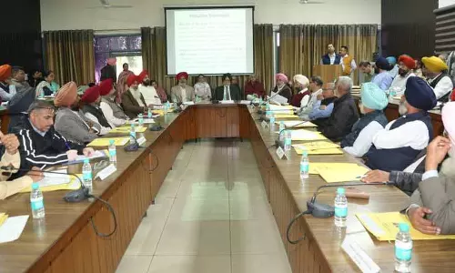 PAU ने रिसर्च काउंसिल की मीटिंग में किसान-केंद्रित, ग्रीन इनोवेशन के लिए अपना समर्थन दोहराया PAU ने रिसर्च काउंसिल की मीटिंग में किसान-केंद्रित, ग्रीन इनोवेशन के लिए अपना समर्थन दोहराया