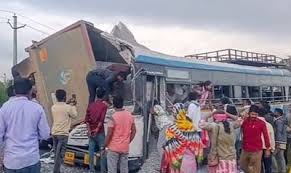 Tamil Nadu के तेनकासी में दो बसों की टक्कर; छह की मौत, 50 से ज़्यादा घायल