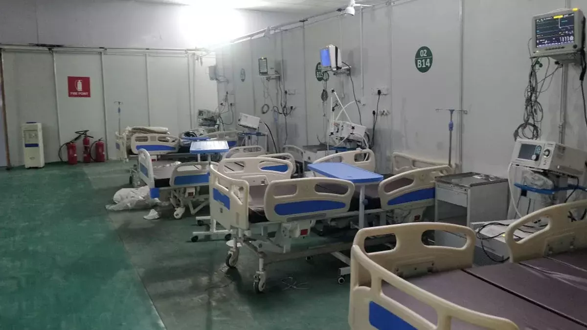 Srinagar: अस्पताल में भर्ती हुआ 12 सदस्यों का परिवार