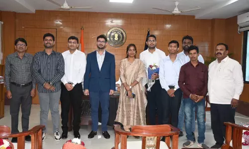 बलौदाबाजार कलेक्टर ने पीएससी में चयनित जिले के होनहार युवाओं को किया सम्मानित