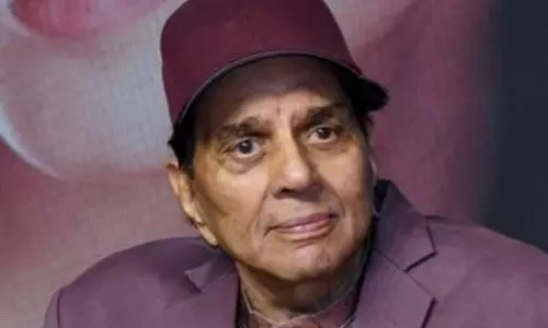 बॉलीवुड ने खोया अपना ओरिजिनल ‘ही-मैन’: 89 वर्ष में Dharmendra का निधन