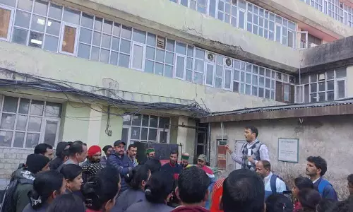 शिमला में लेबर कोड के खिलाफ IGMC कॉन्ट्रैक्ट स्टाफ का प्रदर्शन