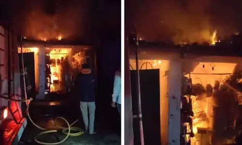 बर्तन की दुकान में शॉर्ट सर्किट से आग लगी; लाखों का सामान जलकर खाक बर्तन की दुकान में शॉर्ट सर्किट से आग लगी; लाखों का सामान जलकर खाक