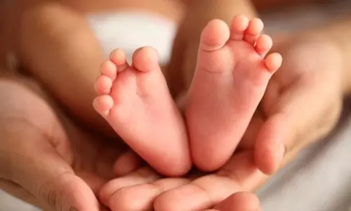 Mirzapur: नवजात शिशु का शव मिलने से तनाव, पुलिस सक्रिय Mirzapur: नवजात शिशु का शव मिलने से तनाव, पुलिस सक्रिय
