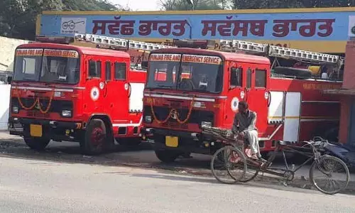 Ludhiana: इलेक्ट्रॉनिक्स की दुकान में आग लगने से बहुत सारा सामान जलकर खाक हो गया