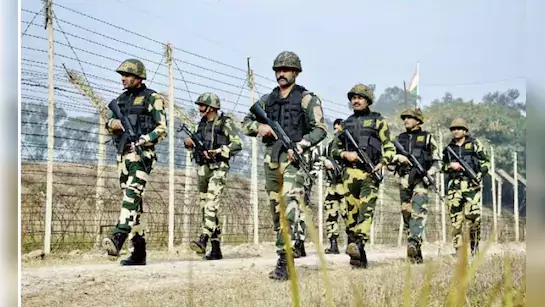 New Delhi: पाकिस्तान सीमा पर सुरक्षा कड़ी, सेना अलर्ट मोड में New Delhi: पाकिस्तान सीमा पर सुरक्षा कड़ी, सेना अलर्ट मोड में