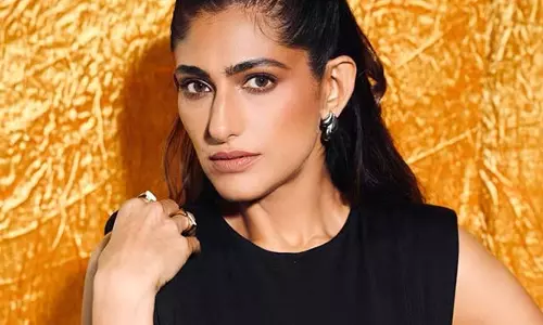 Kubbra Sait ब्रह्मपुत्र नदी पर 12 दिन के राफ्टिंग अभियान पर निकलीं Kubbra Sait ब्रह्मपुत्र नदी पर 12 दिन के राफ्टिंग अभियान पर निकलीं