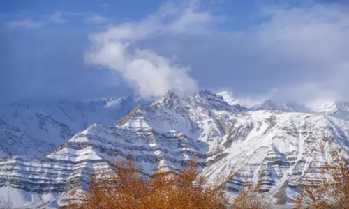 Kashmir में ठंड की मार: श्रीनगर में तापमान माइनस 3.2 डिग्री Kashmir में ठंड की मार: श्रीनगर में तापमान माइनस 3.2 डिग्री