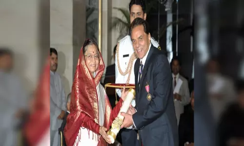 धर्मेंद्र: पद्म भूषण से लेकर लाइफटाइम अवॉर्ड्स जीतकर बने सिनेमा के बादशाह धर्मेंद्र: पद्म भूषण से लेकर लाइफटाइम अवॉर्ड्स जीतकर बने सिनेमा के बादशाह