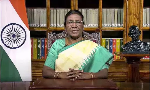 राष्ट्रपति Droupadi Murmu ने दिग्गज अभिनेता धर्मेंद्र के निधन पर शोक व्यक्त किया राष्ट्रपति Droupadi Murmu ने दिग्गज अभिनेता धर्मेंद्र के निधन पर शोक व्यक्त किया
