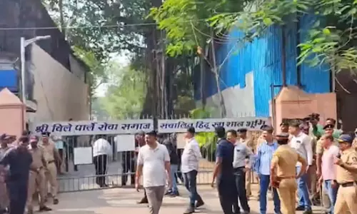 दिग्गज अभिनेता धर्मेंद्र का निधन, ही-मैन को अंतिम विदाई देने अमिताभ बच्चन के साथ ही उमड़ा पूरा बॉलीवुड दिग्गज अभिनेता धर्मेंद्र का निधन, ही-मैन को अंतिम विदाई देने अमिताभ बच्चन के साथ ही उमड़ा पूरा बॉलीवुड