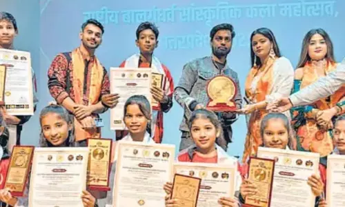 Bareilly: राष्ट्रीय महोत्सव में बच्चों की कला ने सबको मंत्रमुग्ध किया