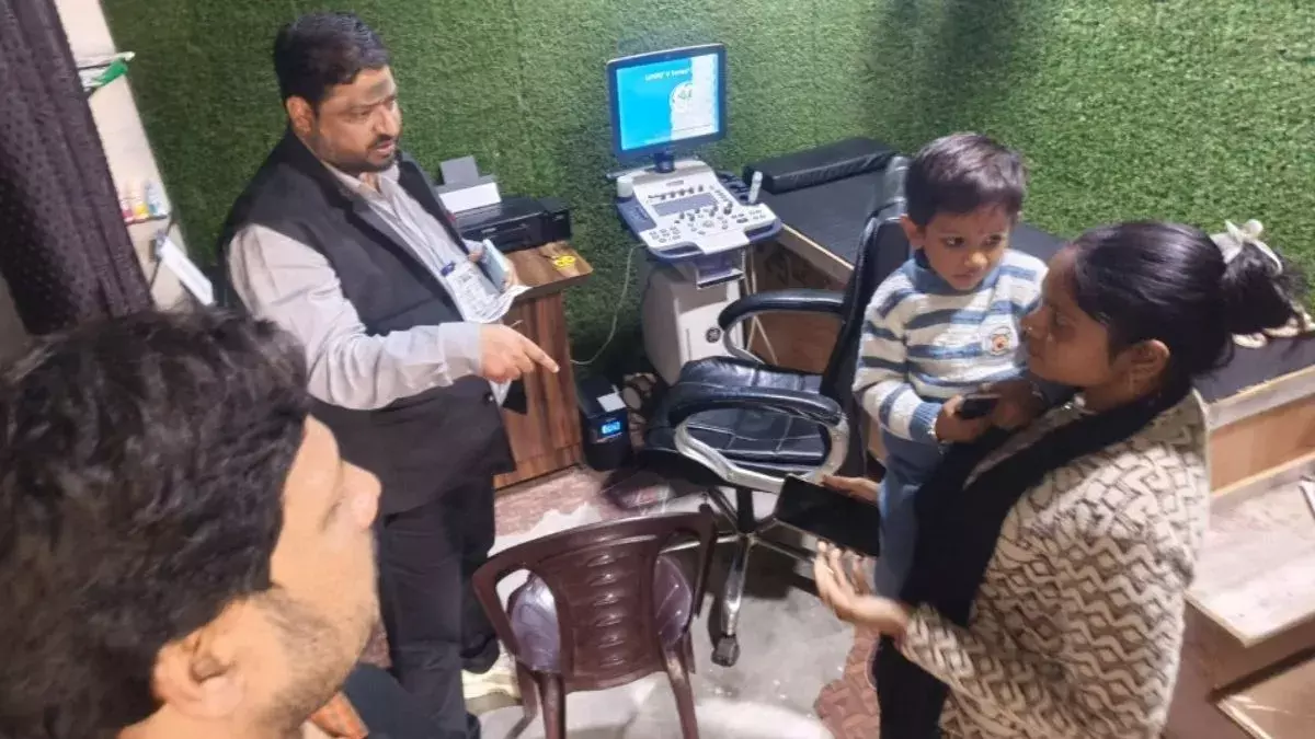 Bareilly: शेरगढ़ में स्वास्थ्य संस्थानों पर जांच, अस्पताल सील Bareilly: शेरगढ़ में स्वास्थ्य संस्थानों पर जांच, अस्पताल सील