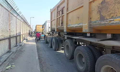 Bareilly: लखनऊ हाईवे पर जाम की समस्या, दूसरे दिन भी यातायात धीमा Bareilly: लखनऊ हाईवे पर जाम की समस्या, दूसरे दिन भी यातायात धीमा