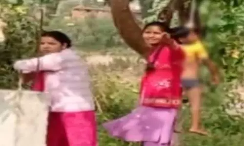अर्धनग्न कर पेड़ में लटकाया, बच्चे के साथ स्कूल में क्रूरता व्यवहार अर्धनग्न कर पेड़ में लटकाया, बच्चे के साथ स्कूल में क्रूरता व्यवहार
